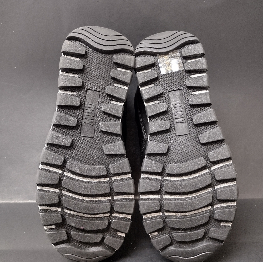 - NEW DKNY ( DONNA KARAN ) - WOMAN'S BLACK  SNEAKERS SHOES SIZE:7.5M - Picture 8 of 9